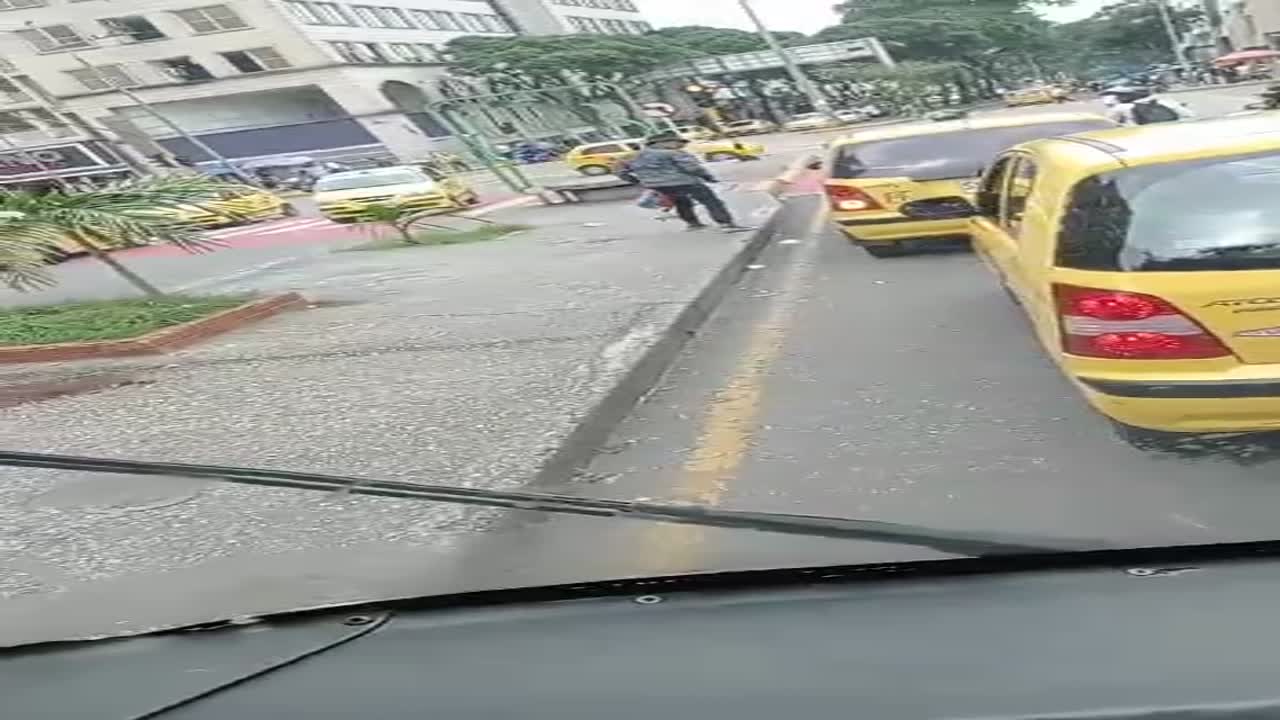 No pasaron 24 horas y los limpiavidrios vuelven a tacar en Bucaramanga